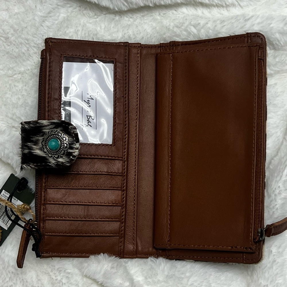 Myra Bag black & white hide with Turquoise tooled Floral Wallet - Picture 2 of 4